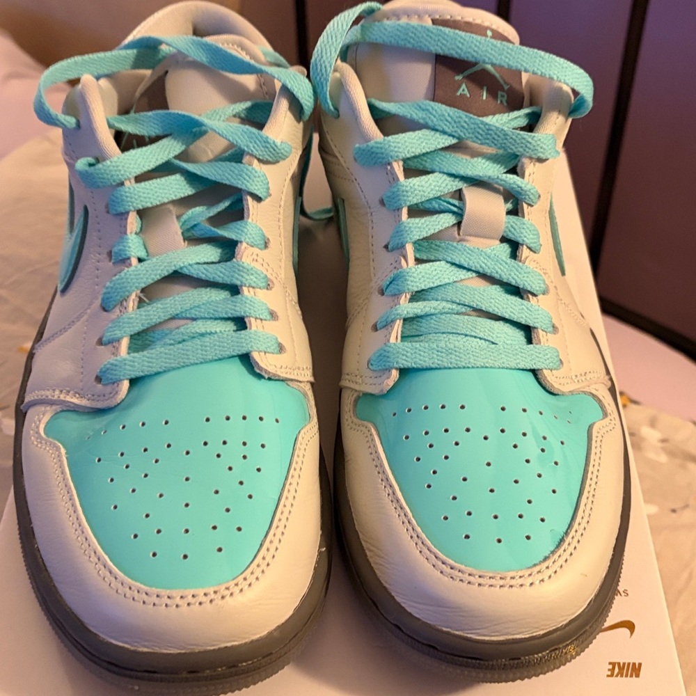 Nike Air Jordan Low 1 SE Sneakers in Aqua and Grey